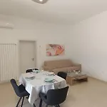 Nyaraló La Terrazza, Con Terrazzo E Solarium Surano