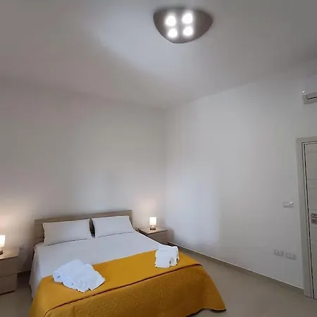 La Terrazza, Con Terrazzo E Solarium בית נופש Surano