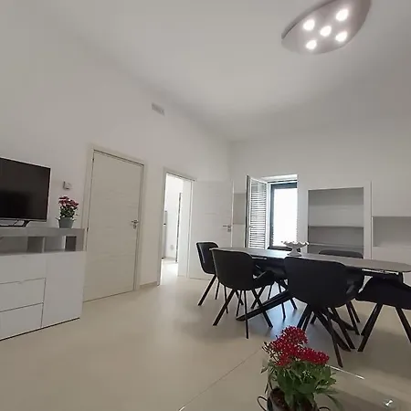 La Terrazza, Con Terrazzo E Solarium