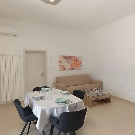 בית נופש La Terrazza, Con Terrazzo E Solarium Surano